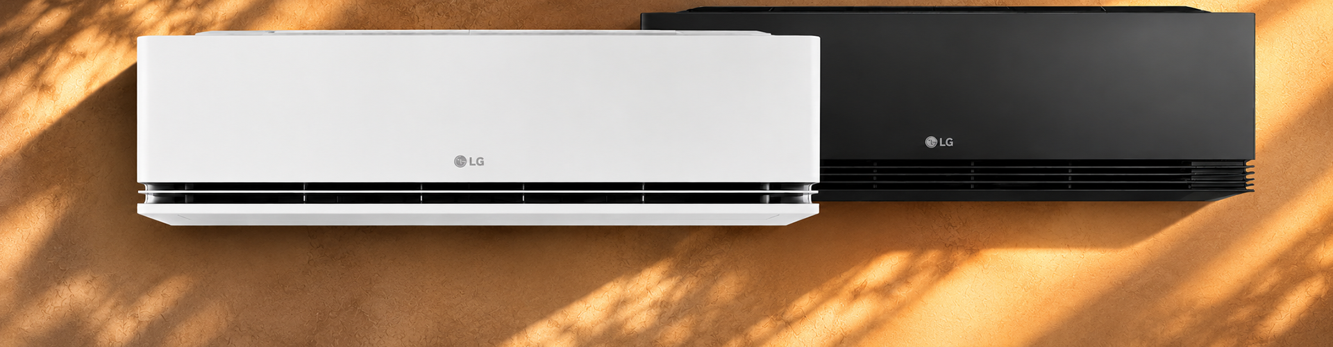 Witte Daikin airco aan de muur van een moderne woonkamer